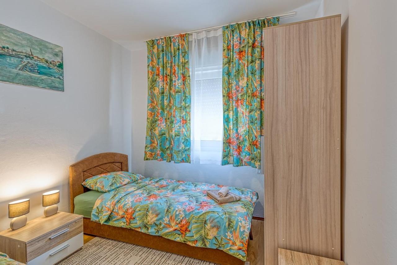 Apartment Gaby With Balcony Poreč Buitenkant foto